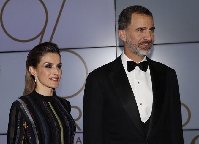 La Reina Letizia sorprende con su look glam en los Premios Mariano de Cavia