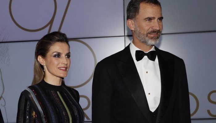 La Reina Letizia sorprende con su look glam en los Premios Mariano de Cavia