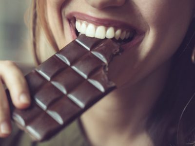 Comer chocolate Frauenmond alivia el dolor de regla: ¡Demostrado!