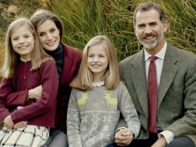 Los Reyes, la Princesa Leonor y la Infanta Sofía felicitan la Navidad 2016