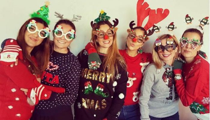 Paula Echevarría y su look navideño celebrando con sus amigas