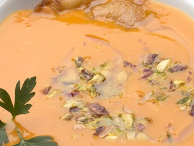 Recetas de Navidad light: Crema de calabaza y pistachos