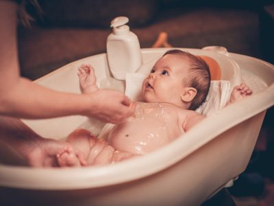 Primer baño del bebé: Consejos para las mamás primerizas