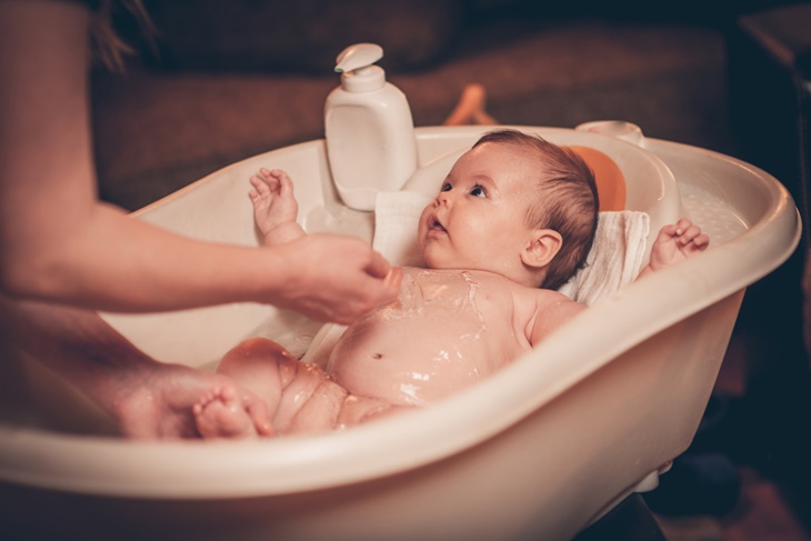 Primer baño del bebé: Consejos para las mamás primerizas