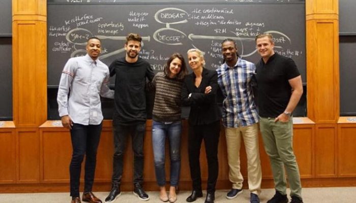 Famosos que han sido compañeros de clase: Gerard Piqué y Katie Holmes