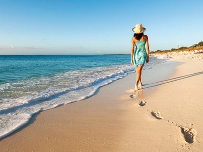 5 beneficios de pasear por la orilla del mar