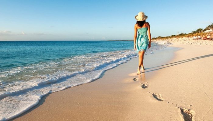 5 beneficios de pasear por la orilla del mar