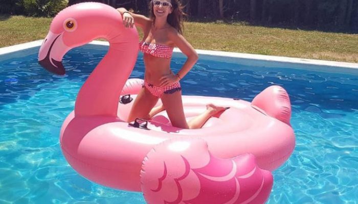 Famosos con flotadores XXL, ¡a disfrutar del verano!