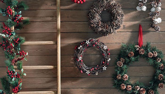 Adornos de Navidad, guirnaldas y coronas navideñas