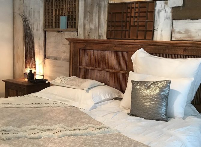 Decorar una habitación en estilo rústico con elementos de madera
