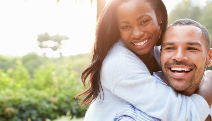¿El complemento perfecto para tu look? ¡Tu sonrisa!