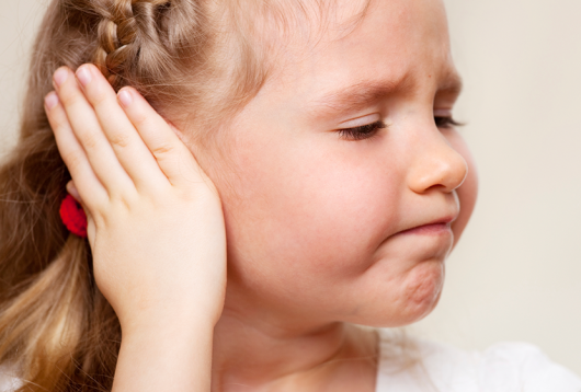 Cómo saber si mi hijo tiene problemas de audición